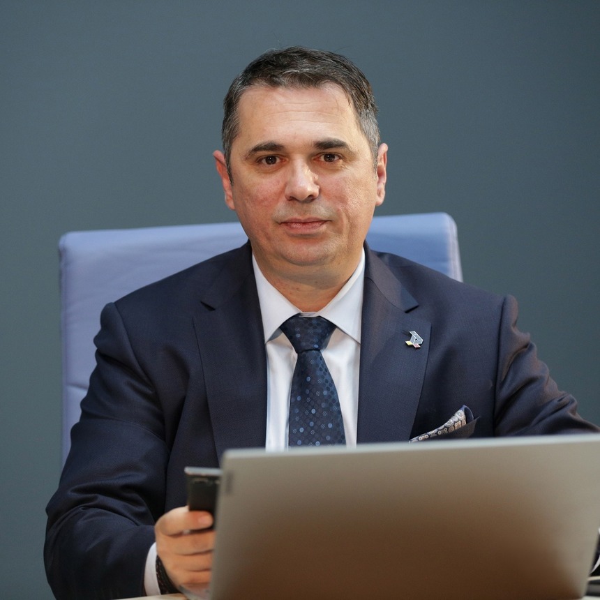 Preşedintele Autorităţii pentru Digitalizarea României a fost oprit şi verificat în Republica Moldova, iar maşina Guvernului cu care circula figura ca fiind furată / Precizările Autorităţii 