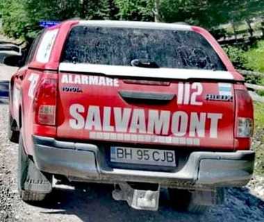 Preşedintele Klaus Iohannis a promulgat legea care dă dreptul autovehiculelor Salvamont şi Salvaspeo să utilizeze semnale speciale de avertizare luminoase