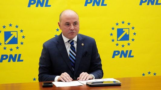 Liberalul Alexandru Muraru cere excluderea din PNL a trei consilieri din Sectorul 2, care au votat alături de PSD şi AUR împotriva desfiinţării bustului lui Mircea Vulcănescu, condamnat pentru crime de război