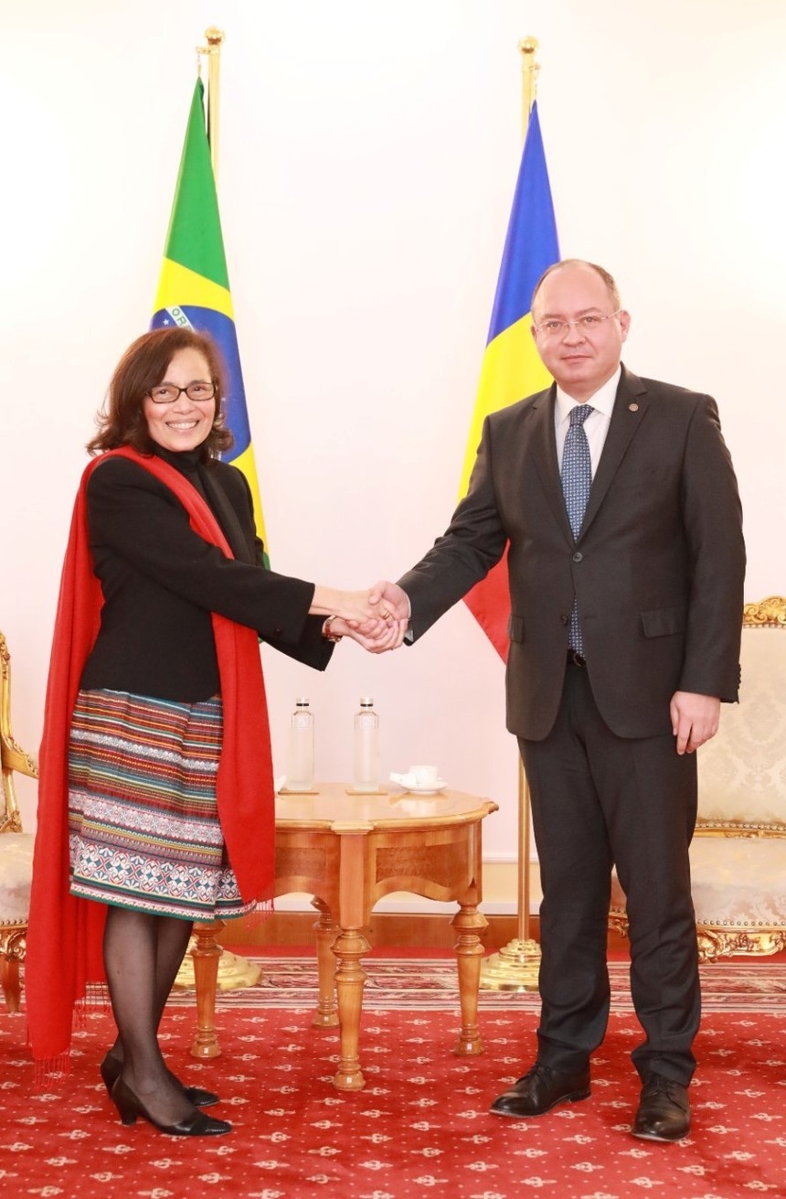 Ministrul afacerilor externe a primit-o pe ambasadoarea Republicii Federative a Braziliei în România / Aurescu a reiterat condamnarea fermă de către România a recentelor atacuri asupra instituţiilor democratice din Brazilia