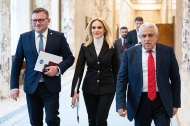 Proiectul de lege privind activitatea de prevenire a separării copilului de familie, adoptat de Guvern. Firea: Am primit undă verde pentru înfiinţarea Observatorului Naţional al Copilului şi schimbăm modul în care vor fi finanţate serviciile sociale