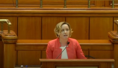 Cosette Chichirău (USR) cere primarului Iaşului să amâne cu cel puţin trei zile şedinţa de Consiliu Local în care se dezbate bugetul local, pentru ca justiţia să se pronunţe în privinţa mandatului unui consilier local 