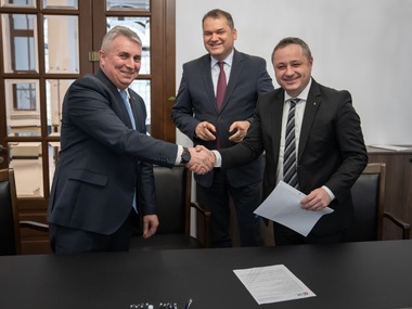 PNL: Administraţia liberală înseamnă modernizare şi transformarea nevoilor cetăţenilor în proiecte concrete / CNI a semnat contractul de lucrări pentru construirea unei Săli de Sport Polivalente în Municipiul Slobozia