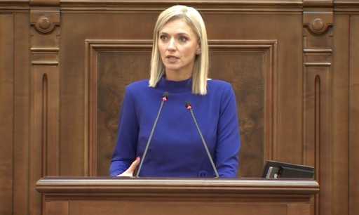 Gorghiu: Ca parlamentari cu studii juridice, putem pune şi noi o cărămidă – două pentru ca tinerii de azi, generaţiile care vin după noi, să aibă o cunoaştere bună a dreptului / Întărirea educaţiei juridice, etapă importantă pentru a putea introduce votul la 16 ani