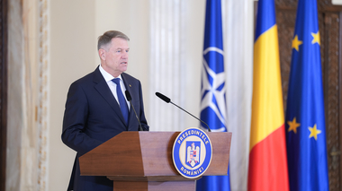 Klaus Iohannis l-a înaintat în grad pe şeful Direcţiei structuri şi planificarea înzestrării din MApN, la trecerea acestuia în rezervă