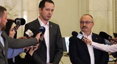 USR şi Forţa Dreptei depun moţiune simplă împotriva ministrului de Interne, Lucian Bode - VIDEO