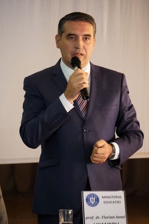 Secretarul de stat Florian Lixandru ar urma să primească alte atribuţii de la ministrul Ligia Deca - surse