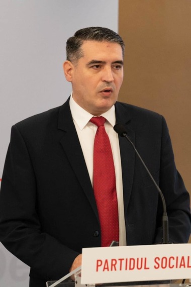 Secretarul de stat Florin Lixandru: Am avut o discuţie cu doamna ministru urmare a postării care reprezintă poziţia PSD. Nu am exprimat o nemulţumire, am exprimat poziţia potrivit căreia este nevoie de dezbatere