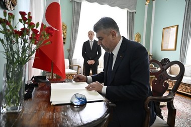 Marcel Ciolacu a semnat în Cartea de condoleanţe de la Ambasada Turciei: Am transmis condoleanţe pentru familiile îndoliate şi adânca noastră compasiune pentru toate persoanele afectate de acest dezastru