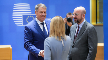 Iohannis arată că migraţia e o provocare care reclamă un răspuns european comun, subliniind necesitatea unor măsuri concrete/ El afirmă că, deşi România nu este parte a vreunei rute de migraţie, doreşte să contribuie la securizarea frontierei externe