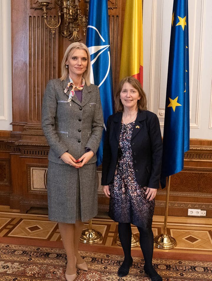 Alina Gorghiu, întâlnire cu ambasadoarea SUA în România, E.S. Kathleen Ann Kavalec: Este necesar să facem progrese şi în procesul de includere a României în Programul Visa Waiver. Am solicitat sprijinul Congresului american în acest sens