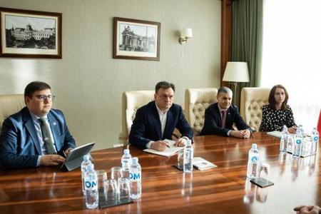 

Premierul Republicii Moldova, discuţie cu ambasadorul român la Chişinău / Cei doi au abordat subiectul Parteneriatului Strategic / Dorin Recean va vizita în curând România

