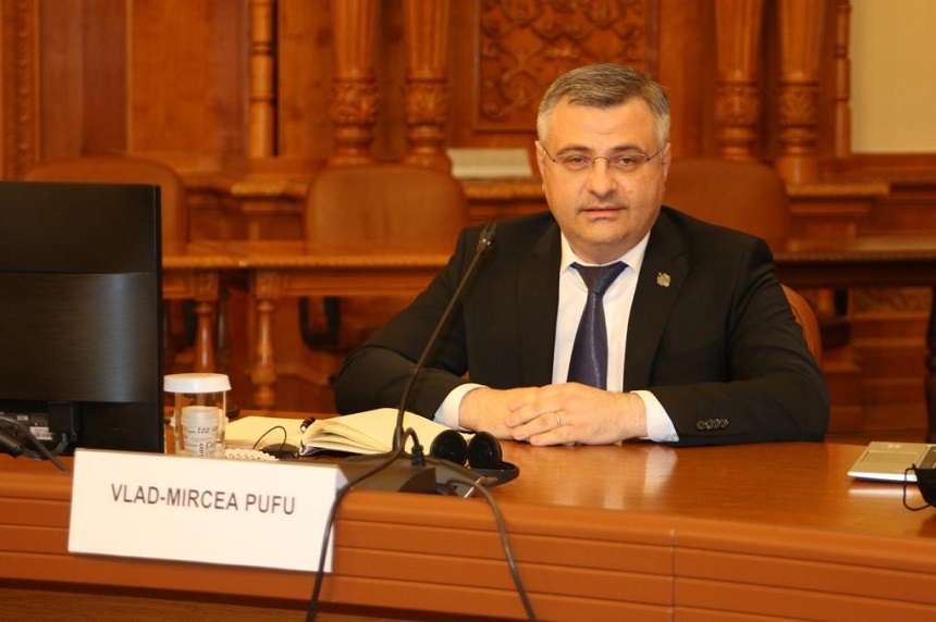 Senatorul Vlad Pufu (PNL), către autorităţile din Buzău: Dacă tot aţi fost în pelerinaj de ziua lui Brâncuşi la ansamblul funerar Rugăciune, poate îi faceţi o reparaţie morală şi îndreptaţi greşelile gramaticale din textul de prezentare - FOTO