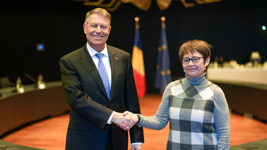 Iohannis a subliniat, la o întrevedere cu preşedintele BERD, importanţa consolidării securităţii energetice în regiune, arătând că România sprijină identificarea de alternative la importurile ruseşti de combustibili fosili