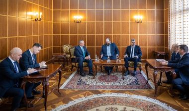 Premierul Ciucă, întâlnire cu conducerea combinatului Azomureş: Reluarea producţiei de îngrăşăminte chimice este o prioritate pentru agricultura şi securitatea alimentară a ţării noastre, mai ales în actualul context generat de conflictul din Ucraina