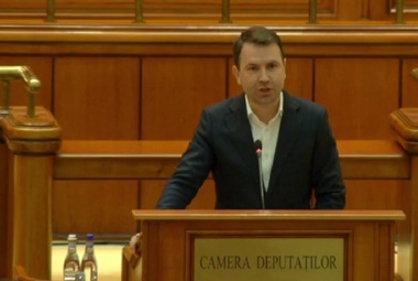 Drulă, la dezbaterea moţiunii împotriva lui Budăi: Politica PSD şi PNL e una de apărare a pensiilor speciale şi a pensiilor nesimţite. Nicolae Ciucă are 18.000 de lei pensie specială