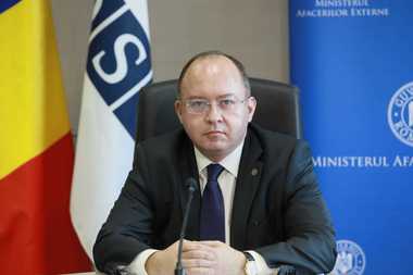 UPDATE - Aurescu: Nu mă interesează părerile lui Rareş Bogdan. Practic, atacuri de la asemenea personaje sunt de fapt o confirmare că fac bine ce fac - e exact ca atunci când sunt atacat de Sputnik / Replica lui Rareş Bogdan