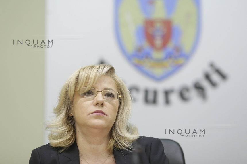 Corina Creţu: Astăzi, în ziua în care Parlamentul Republicii Moldova a votat revenirea la limba română ca limbă oficială, am primit aviz pozitiv privind dobândirea, pe lângă cetăţenia României, şi cea a cetăţeniei Republicii Moldova