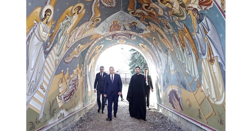 Premierul Nicolae Ciucă a vizitat Catedrala Sfinţii Apostoli Petru şi Pavel din Chişinău / Discuţii despre situaţia Mitropoliei Basarabiei