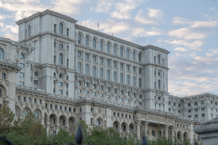 Camera Deputaţilor anunţă întreruperea iluminatului interior, exterior şi festiv al Palatului Parlamentului, sâmbătă seara, pentru a marca „Ora Pământului” în România