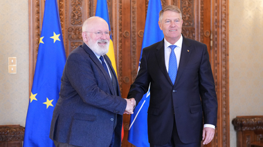 Klaus Iohannis a discutat cu Frans Timmermans despre implementarea Pactului Verde European, PNRR, războiul din Ucraina / Vicepreşedintele CE a transmis că susţine aderarea României la Schengen