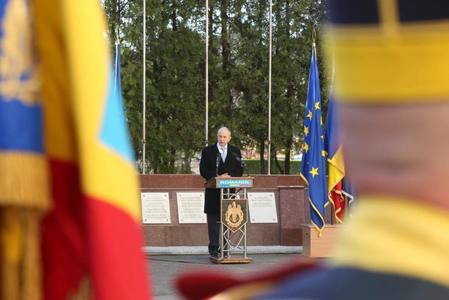 Mircea Geoană, de ziua NATO: Împreună apărăm viaţa, democraţia şi libertatea!
