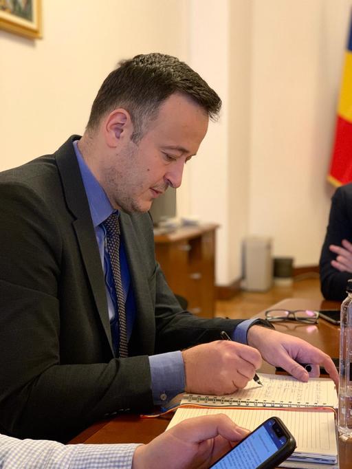 UPDATE - Şoferii care nu îşi plătesc amenzile în termen de 60 de zile ar putea rămâne fără permis auto, până la achitarea lor - proiect/ Avrămescu (PNL): Este o propunere legislativă necesară, care sper să primească votul final al colegilor mei deputaţi