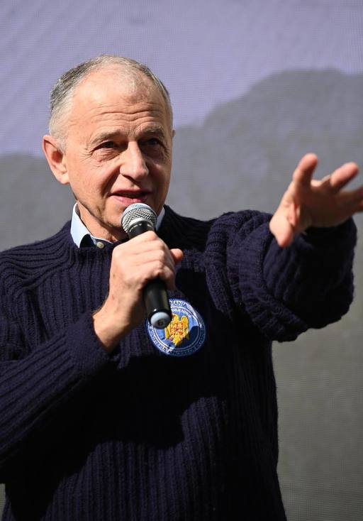 Geoană, întrebat dacă va candida la prezidenţiale: Voi decide când va fi momentul. Nu vreau să aştept până termin mandatul ca să pot să fiu de folos ţării mele. Îmi fac treaba la NATO, îmi ajut ţara cât de mult pot