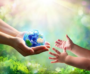 Iohannis, de Ziua Pământului: Planeta noastră se confruntă cu accelerarea schimbărilor climatice, pierderea biodiversităţii, poluare / Fac un apel la toate instituţiile publice să se mobilizeze pentru ca românii să beneficieze de finanţarea europeană verde