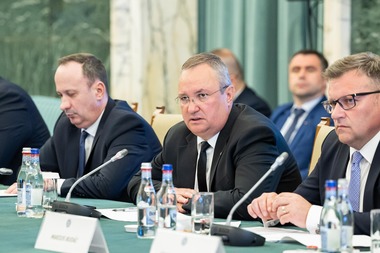 Consiliul Tripartit: Premierul Ciucă a cerut ca până pe 15 mai Ministerul Muncii să agreeze formula finală a cadrului normativ privind dialogul social / Ministrul Finanţelor a propus majorarea tichetelor de masă la 35 de lei sau 40 de lei - VIDEO