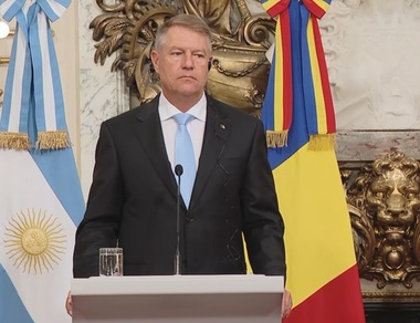 Klaus Iohannis: Să nu îşi imagineze cineva că din cauza războiului în România lucrurile merg prost.  România este una dintre economiile care, cu toate că este lângă război, creşte