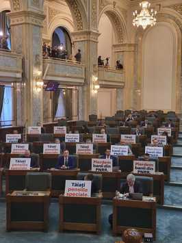 USR, despre amânarea prezenţei ministrului Muncii în plenul Senatului: Ministrul Budăi refuză să răspundă întrebărilor privind reforma sistemului de pensii
