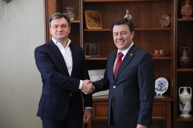 Ministrul Economiei, întâlnire cu premierul Republicii Moldova: Republica Moldova nu e singură / Am discutat despre sprijinul real pe care România poate să-l acorde în vederea acelerării procesului de aderare la UE

