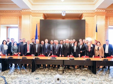 Nicolae Ciucă, întâlnire cu aleşi locali din Republica Moldova care au ales să se înscrie în PNL: Le-am transmis că primarii PNL din România sunt campioni la atragerea fondurilor europene, vom pune umărul ca şi cei din Republica Moldova să fie la fel