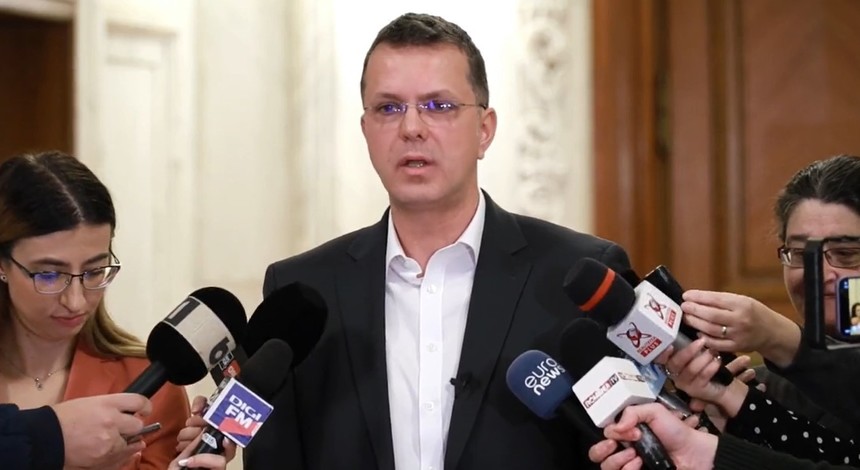 Liderul deputaţilor USR, Ionuţ Moşteanu: O mână de extremişti sunt lăsaţi şi astăzi să facă haos în Parlament. USR cere controlul tuturor parlamentarilor de arme la intrare, la fel ca la aeroport
