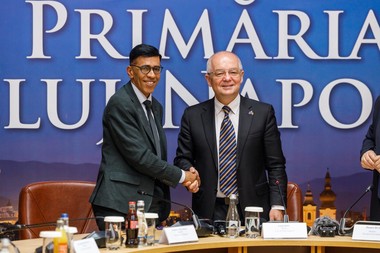 Emil Boc: Cluj-Napoca - model de bună practică la nivel european în absorbţia fondurilor europene / Municipiul, vizitat de o delegaţie a Parlamentului European


