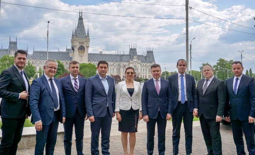 Comisia parlamentară SRI, în control la Direcţia de Informaţii Moldova Nord (Iaşi) / Discuţii privind securizarea frontierelor, pe fondul afluxului important de refugiaţi

