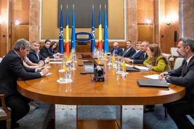 Ciucă: Revendicările salariale ale profesorilor vor fi rezolvate în legea salarizării unitare pe care Ministerul Muncii o va finaliza până la 15 iulie / Reiterez disponibilitatea mea şi a întregului aparat guvernamental la dialog, oricât va fi nevoie
