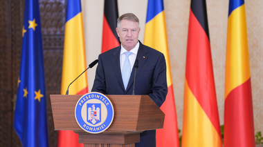 Klaus Iohannis: Această rotaţie trebuie să se desfăşoare rapid, corect, pe scurt, „sticlă” / Oamenii trebuie să vadă că aici nu e vorba de tras sfori, de negocieri, care se poartă prea târziu / Nu am niciun interes să trag de timp şi să apară sincope 