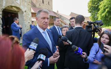 Iohannis: Dascălilor, părinţilor, elevilor, le spun atât - aveţi încredere, lucrurile se vor îmbunătăţi şi contextul general şi felul în care va funcţiona sistemul educaţional