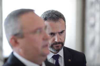 UPDATE - Cărbunaru: Guvernul a pregătit o ordonanţă de urgenţă care va asigura majorări ale veniturilor personalului din învăţământ / 2.500 lei, măsuri de susţinere până la apariţia noii grile de salarizare / Replica sindicatelor şi a părinţilor - VIDEO