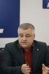 Senatorul Vlad Pufu (PNL) vrea să strângă semnături, în stradă, pentru testarea legumelor în pieţe