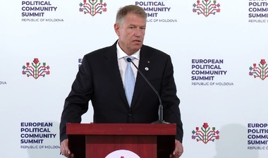 Iohannis, despre salariile poliţiştilor: Au fost aduşi la grila existentă. În educaţie, creşterea de 1.000 sau 400 lei este deja peste grila existentă acum în legea 153