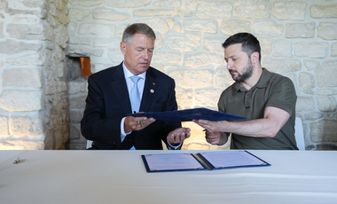 Şeful statului Klaus Iohannis şi preşedintele ucrainean Volodimir Zelenski au semnat, joi, o declaraţie comună cu privire la integrarea euroatlantică a Ucrainei