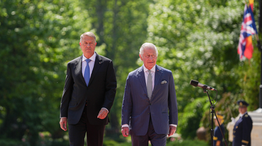 UPDATE - Majestatea Sa Regele Charles al III-lea a ajuns în România şi a fost primit de preşedintele Klaus Iohannis la Palatul Cotroceni  / Regele a salutat garda în limba română - VIDEO