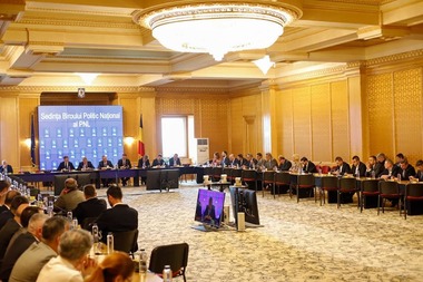 Cine ar putea fi miniştrii PNL din Cabinetul Ciolacu: Marcel Boloş la Finanţe, Adrian Veştea, la Ministerul Dezvoltării, consilierul prezidenţial Luminiţa Odobescu, favorită la MAE, deputatul Mircea Fechet, la Mediu - surse