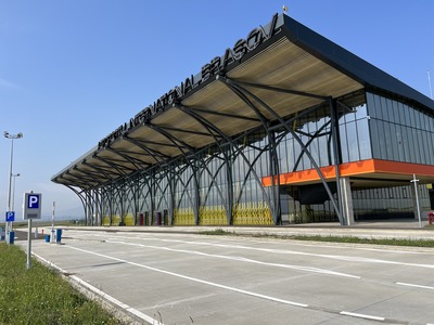 Aeroportul Braşov, inaugurat joi, în prezenţa preşedintelui Senatului, Nicolae Ciucă / Veştea: Am toată convingerea că va fi unul dintre aeroporturile rentabile. În patru, cinci ani vom fi între primele cinci aeroporturi ale României - VIDEO

