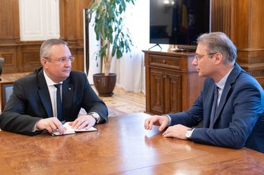 Nicolae Ciucă a analizat împreună cu Luca Niculescu procesul de aderare la OCDE: Evoluţiile sunt bune până în acest moment, atât pe linia Executivului, cât şi pe cea a Legislativului / Trebuie să menţinem o atenţie sporită şi un ritm constant