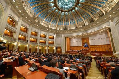 Camera Deputaţilor şi Senatul, şedinţă comună pentru eliminarea pensiillor speciale ale parlamentarilor / Participă premierul Marcel Ciolacu / PSD şi PNL, şedinţe ale forurilor de conducere înaintea plenului