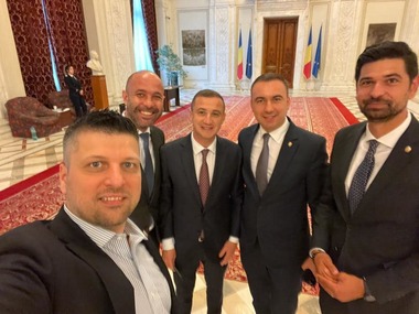 Mai mulţi parlamentari PSD şi PNL au depus la Senat un proiect privind utilizarea semnăturii electronice, a mărcii temporale şi prestarea serviciilor bazate pe acestea - DOCUMENT